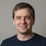 Улыбающийся клиент Дмитрий Волков получил микрозайм онлайн в Москве через сервис Взять Займ 5